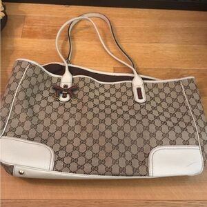 Gucci Signature Print Princy Tote - Flaws